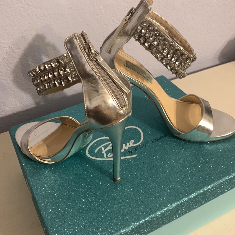 Betsey Johnson Silver Maribell Studded Rhinestone Stilettos Size 7.5